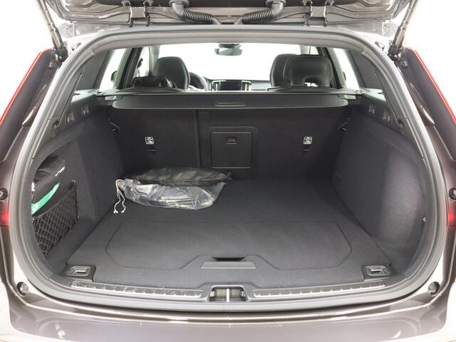 Volvo V60 T6 350pk AWD Plus Dark / 20 Inch / Stylingkit / Heico verlagingset / Elek stoelen / H&K Audio / 360 Camera / Sportstoelen.