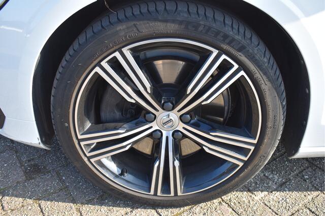 Volvo V60 2.0 T6 Recharge AWD R-Design, PLUG IN HYBRIDE ,PANORAMADAK,BOEKJES ,NAP EN ONDERHOUDSHISTORIE