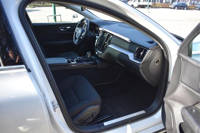 Volvo V60 2.0 T6 Recharge AWD R-Design, PLUG IN HYBRIDE ,PANORAMADAK,BOEKJES ,NAP EN ONDERHOUDSHISTORIE