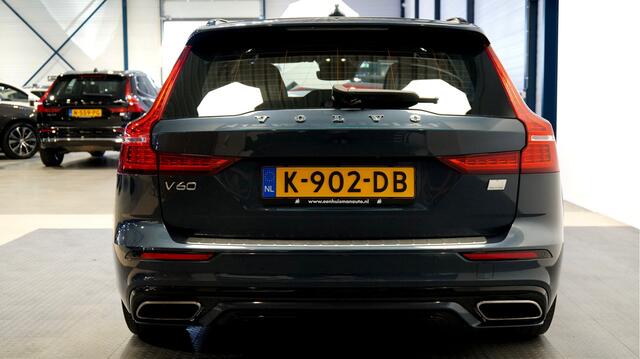 Volvo V60 2.0 T6 Recharge AWD 250kW/340pk Aut8 R-Design PANORAMADAK + HARMAN/KARDON + STOELMASSAGE + ADAPT.CRUISE + BLIS + PILOT ASSIST + STOELVERWARMING V&A + HEAD-UP + STOELMASSAGE&-VENTILATIE + 360 CAMERA + PARKSENSOREN + 18" LM-VELGEN!!