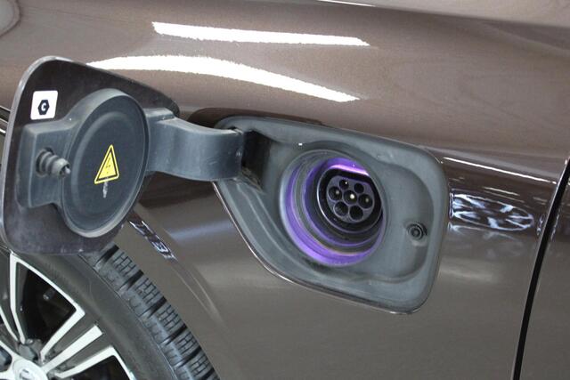 Volvo V60 2.0 T6 Recharge AWD R-Design | BLIS | STOEL+STUUR-VERW | 18'LMV | ACC | E-KLEP | CAM | NAVI | CLIMA | PDC |