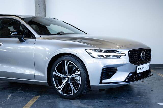 Volvo V60 T6 Automaat Plug-in hybrid AWD Ultra Dark | Panoramadak | 360° parkeercamera | Parkeersensoren voor + achter | Harman Kardon premium audio | Google infotainment | Stoelverwarming | Stuurwielverwarming | Parkeerverwarming | BLIS | Adaptive cruise control 