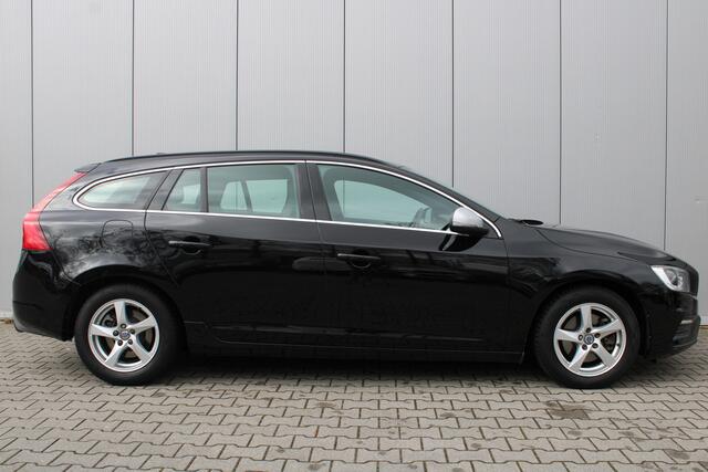 Volvo V60 2.0 D3 R-Design | Keyless Drive | Achteruitrijcamera | Stoel/Stuurverwarming |