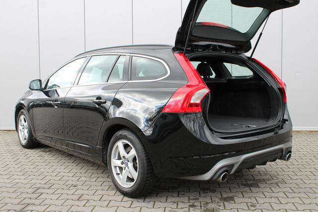 Volvo V60 2.0 D3 R-Design | Keyless Drive | Achteruitrijcamera | Stoel/Stuurverwarming |