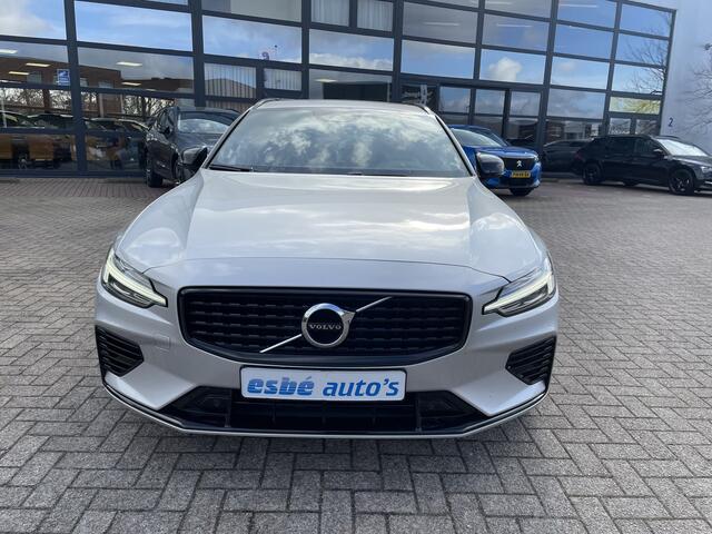 Volvo V60 2.0 T6 340 pk Recharge AWD R-Design Trekhaak Panodak Elek.stoelen + Nappa Leer Stoelverwarming + Ventilatie Stuurverwarming 19 Inch Velgen Carplay Extra Getint Glas Donkere Hemel 1e Eigenaar Plug In Hybride