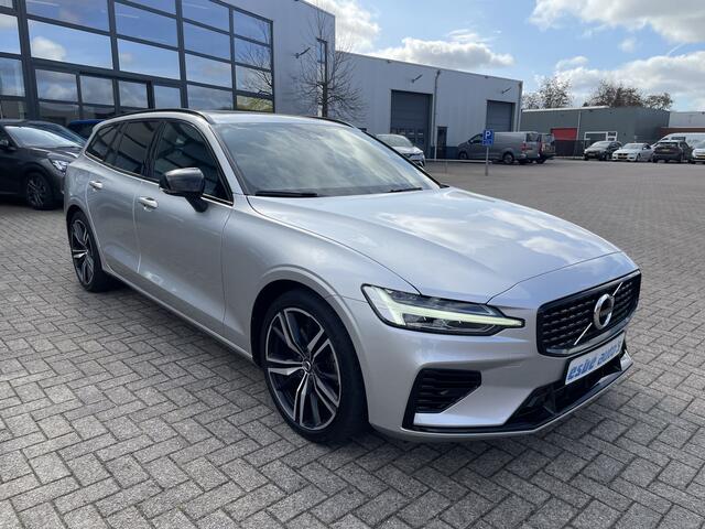 Volvo V60 2.0 T6 340 pk Recharge AWD R-Design Trekhaak Panodak Elek.stoelen + Nappa Leer Stoelverwarming + Ventilatie Stuurverwarming 19 Inch Velgen Carplay Extra Getint Glas Donkere Hemel 1e Eigenaar Plug In Hybride