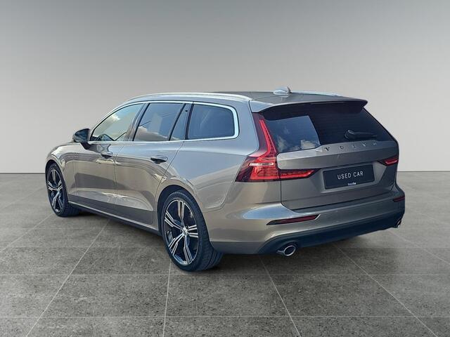 Volvo V60 2.0 T5 Momentum | Verwarmbare voorruit | Extra getint glas | 2-zone Climate Control |