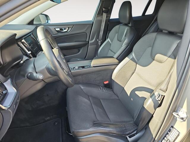 Volvo V60 2.0 T5 Momentum | Verwarmbare voorruit | Extra getint glas | 2-zone Climate Control |