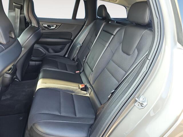 Volvo V60 2.0 T5 Momentum | Verwarmbare voorruit | Extra getint glas | 2-zone Climate Control |