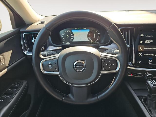 Volvo V60 2.0 T5 Momentum | Verwarmbare voorruit | Extra getint glas | 2-zone Climate Control |
