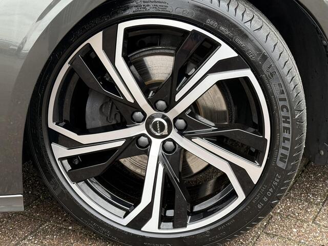 Volvo V60 2.0 B3 R-Design | Styling Pack | Adaptieve Cruise controle | Blis | Keyless Entry + Start | Memory stoelen | Sportstoelen |