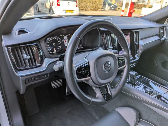 Volvo V60 2.0 T8 Recharge AWD R-Design, Four-C,Pano,HarmanKardon, Adaptive cruise,HUD.