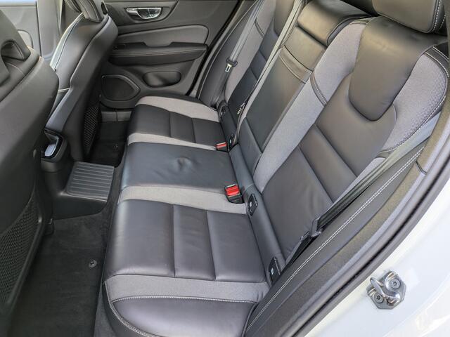 Volvo V60 2.0 T8 Recharge AWD R-Design, Four-C,Pano,HarmanKardon, Adaptive cruise,HUD.