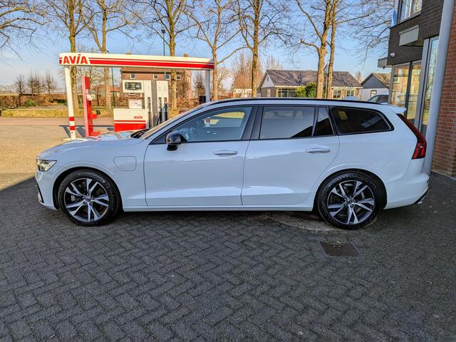 Volvo V60 2.0 T8 Recharge AWD R-Design, Four-C,Pano,HarmanKardon, Adaptive cruise,HUD.
