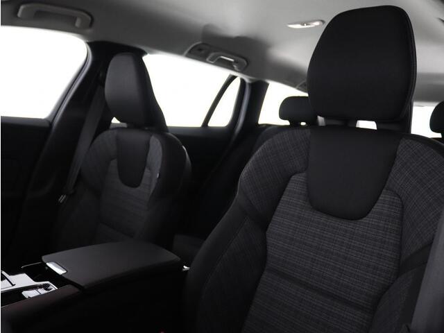 Volvo V60 T6 Essential Long Range Plug-in hybrid AWD ACC