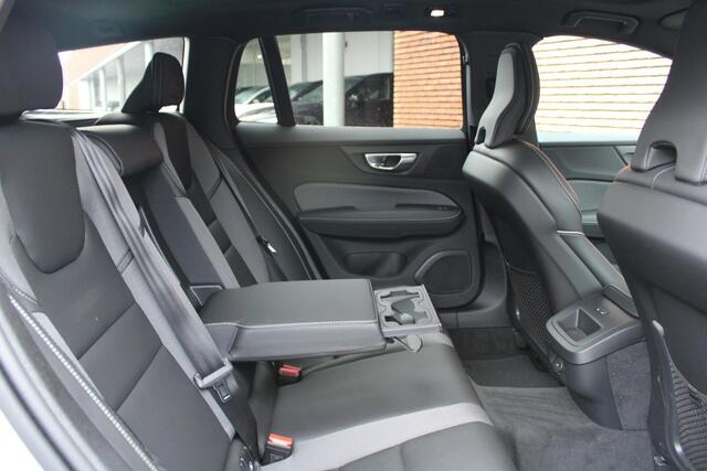 Volvo V60 B4 AUT7 197PK Plus Dark | Panoramisch Schuif-/Kanteldak | Harman/Kardon Premium Geluidssysteem | elektrisch verstelbare stoelen met Geheugenfunctie | Verwarmbare Voor- en Achterstoelen | Stuurwielverwarming | 20" Lichtmetalen Velgen | Extra Getint Glas | 