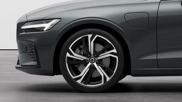 Volvo V60 T6 Plug-in hybrid AWD Ultra Dark | Panoramadak | Head-up Display | 19" LM velgen | Contourstoelen | Harman Kardon audio | Geheugen voorstoelen