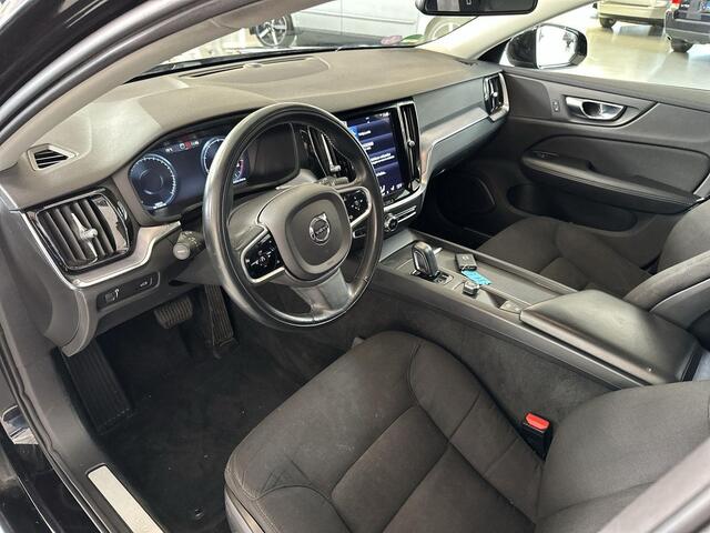 Volvo V60 2.0 B3 Momentum PDC voor+achter, trekhaak, camera achter, navigatie...