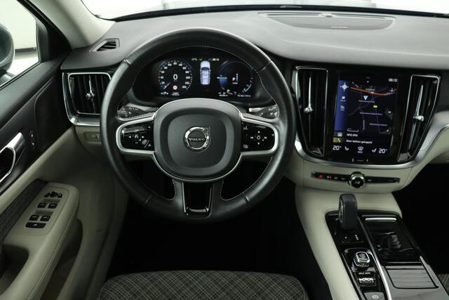 Volvo V60 2.0 T6 Recharge AWD Momentum Pro | Trekhaak | Stoel & stuurverwarming | Harman/Kardon | Camera | Carplay | Adaptive cruise