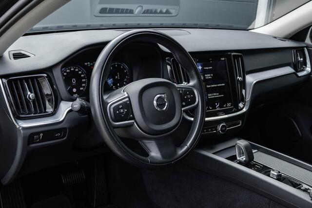 Volvo V60 B4 Automaat Momentum Business | Lederen interieur| Semi Electrische Trekhaak| Parkeer Camera| Park Assist voor en achter| Adaptieve Cruise control| Blind spot| Keyless entry.