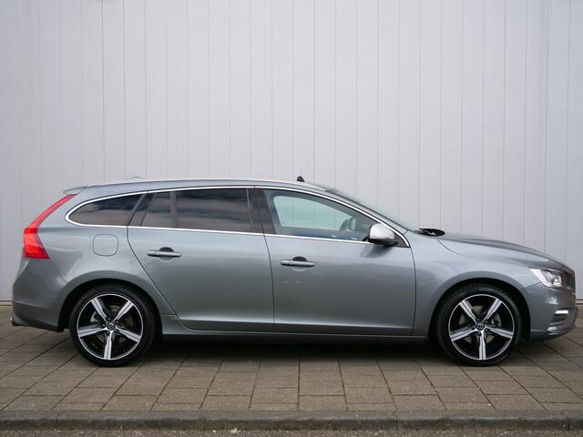 Volvo V60 2.0 T4 190pk Business Sport Automaat Leder / 18 inch / Panoramadak / Navigatie