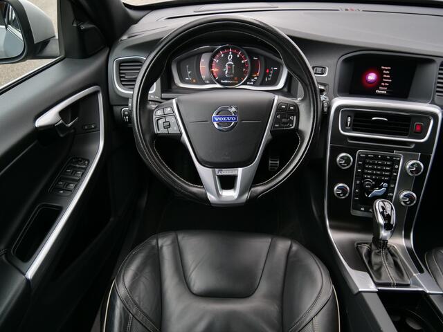 Volvo V60 2.0 T4 190pk Business Sport Automaat Leder / 18 inch / Panoramadak / Navigatie