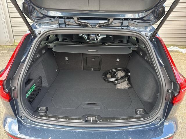 Volvo V60 2.0 T6 Plug-in hybrid AWD Plus Dark / Adapt. Cruise control / Camera / 19" LMV / 2.000KG trekgewicht