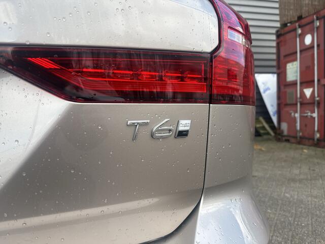 Volvo V60 2.0 T6 Plug-in hybrid AWD Essential Edition / Moritz Leder / Park Assist / 19" LMV / Verw. Stoel & stuurwiel