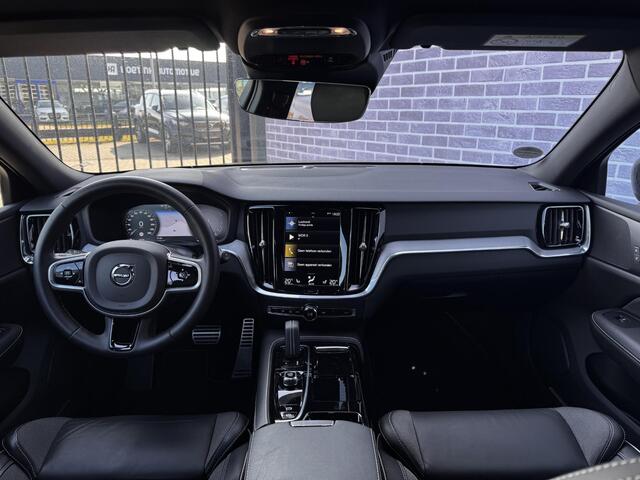 Volvo V60 T6 Plug-in hybrid AWD Plus Dark | Longe Range | Navi | 360 Camera | Getint Glas | Elek. Stoelen | Memory | Adaptieve Cruise | Stoel-/Stuurverwarming | Park Assist | Voorruit Verwarming | Dodehoekdetectie | BLIS | 19" LM