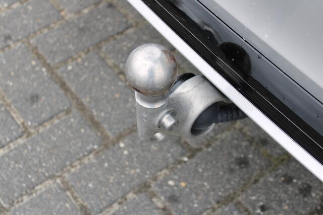 Volvo V60 2.0 B4 Plus Dark | Trekhaak | Blis | ACC | Leder | Stuurverwarming | Camera | Elektr. Stoel