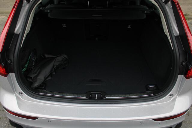 Volvo V60 2.0 B4 Plus Dark | Trekhaak | Blis | ACC | Leder | Stuurverwarming | Camera | Elektr. Stoel
