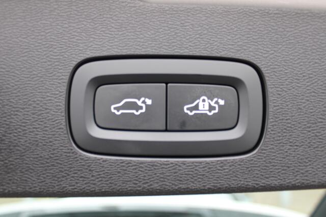 Volvo V60 2.0 B4 Plus Dark | Trekhaak | Blis | ACC | Leder | Stuurverwarming | Camera | Elektr. Stoel