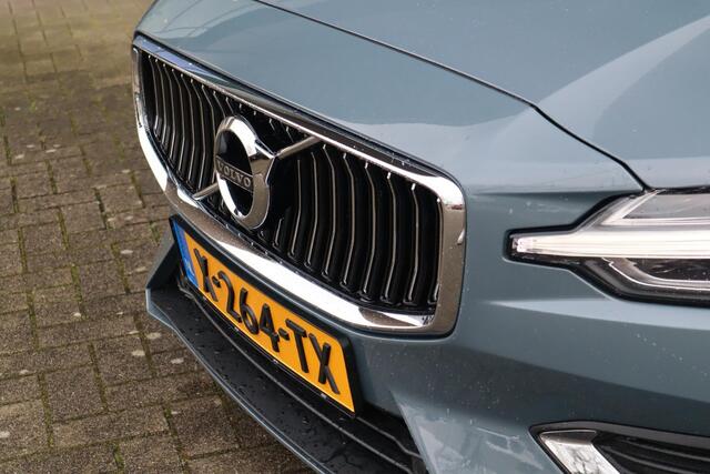 Volvo V60 T8 Recharge AWD Plus Bright l Adaptieve Cruise Control met Pilot Assist l Elektrisch bedienbare bestuurdersstoel met geheugen l Park Assist voor + achter & camera l Verwarmbare voorstoelen & achterbank l Verwarmbaar stuurwiel l DAB+ l Apple CarPlay l 2-zo