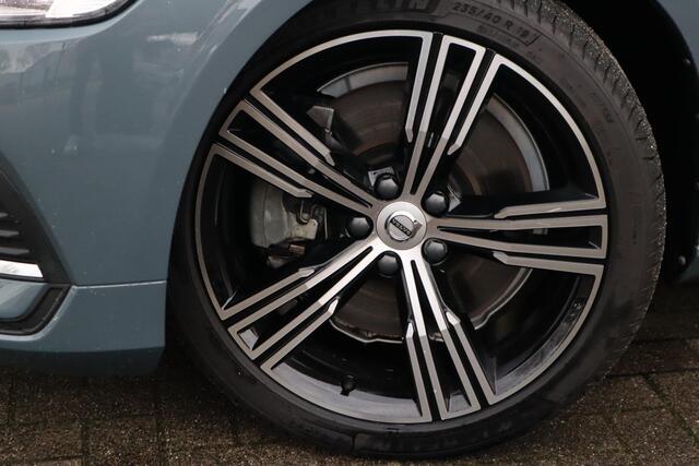 Volvo V60 T8 Recharge AWD Plus Bright l Adaptieve Cruise Control met Pilot Assist l Elektrisch bedienbare bestuurdersstoel met geheugen l Park Assist voor + achter & camera l Verwarmbare voorstoelen & achterbank l Verwarmbaar stuurwiel l DAB+ l Apple CarPlay l 2-zo