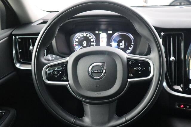 Volvo V60 T8 Recharge AWD Plus Bright l Adaptieve Cruise Control met Pilot Assist l Elektrisch bedienbare bestuurdersstoel met geheugen l Park Assist voor + achter & camera l Verwarmbare voorstoelen & achterbank l Verwarmbaar stuurwiel l DAB+ l Apple CarPlay l 2-zo