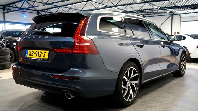 Volvo V60 2.0 T5 184kW/250pk Aut8 Business Pro PANORAMADAK + CLIMA + CRUISE + LEER + EL.TREKHAAK + LANE ASSIST + STOELVERWARMING + CD-SPELER + VOLVO ON-CALL + STOELVERWARMING + APPLE CARPLAY/ANDROID AUTO + DAB AUDIO + PARKSENSOREN V&A + 18" LM-VELGEN!!
