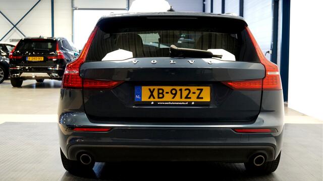 Volvo V60 2.0 T5 184kW/250pk Aut8 Business Pro PANORAMADAK + CLIMA + CRUISE + LEER + EL.TREKHAAK + LANE ASSIST + STOELVERWARMING + CD-SPELER + VOLVO ON-CALL + STOELVERWARMING + APPLE CARPLAY/ANDROID AUTO + DAB AUDIO + PARKSENSOREN V&A + 18" LM-VELGEN!!