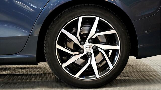 Volvo V60 2.0 T5 184kW/250pk Aut8 Business Pro PANORAMADAK + CLIMA + CRUISE + LEER + EL.TREKHAAK + LANE ASSIST + STOELVERWARMING + CD-SPELER + VOLVO ON-CALL + STOELVERWARMING + APPLE CARPLAY/ANDROID AUTO + DAB AUDIO + PARKSENSOREN V&A + 18" LM-VELGEN!!