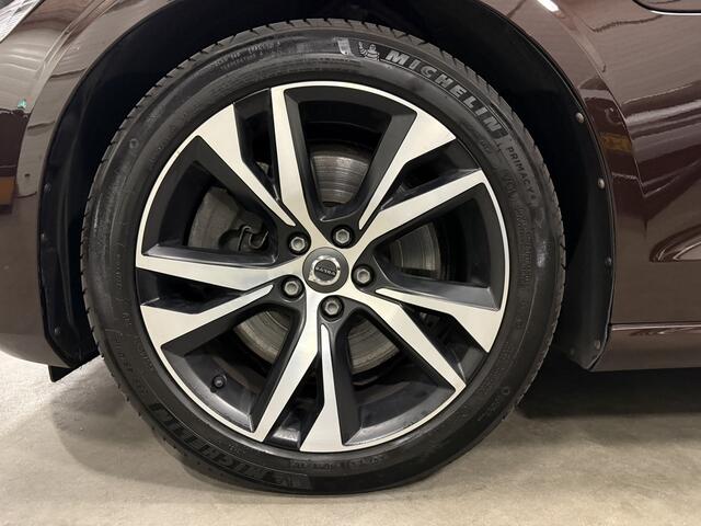 Volvo V60 T6 Recharge AWD R-Design PANO/MEMORY/H&K/CAMERA/KEYLESS/SPORT-LEER/18"/DAB/STANDKACHEL/PRIVACY/ELECTR.TREKHAAK/BLACK-LINE/MAPLE BROWN METALLIC