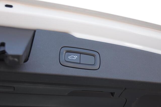 Volvo V60 T5 250PK Automaat R-Design / Cruise control / Stoel - en stuurwielverwarming / Navigatie / Elektrische trekhaak / Eleketrische achterklep / Parkeersensoren met camera