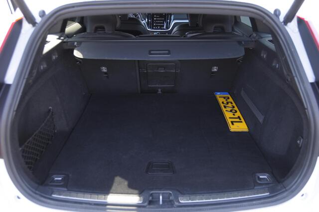 Volvo V60 T5 250PK Automaat R-Design / Cruise control / Stoel - en stuurwielverwarming / Navigatie / Elektrische trekhaak / Eleketrische achterklep / Parkeersensoren met camera