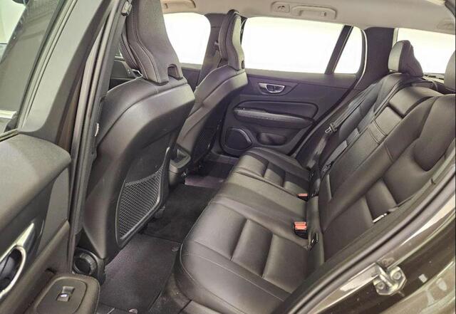 Volvo V60 2.0 T5 Momentum | Trekhaak | Adaptieve Cruise Controle | Blis | Standkachel | Leder | Stoel + Stuur verwarming |