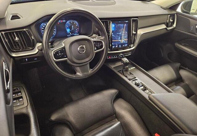 Volvo V60 2.0 T5 Momentum | Trekhaak | Adaptieve Cruise Controle | Blis | Standkachel | Leder | Stoel + Stuur verwarming |