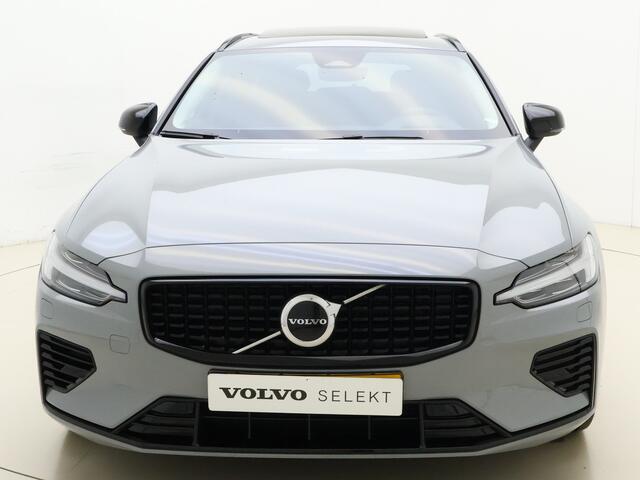 Volvo V60 T8 455pk AWD Ultra Dark / Head-Up / Panoramadak / El. Trekhaak / 19'' / FULL-LED / Harman&Kardon / Lederen Dashboard / Adapt. Cruise / BLIS / Achterb. Verwarming /