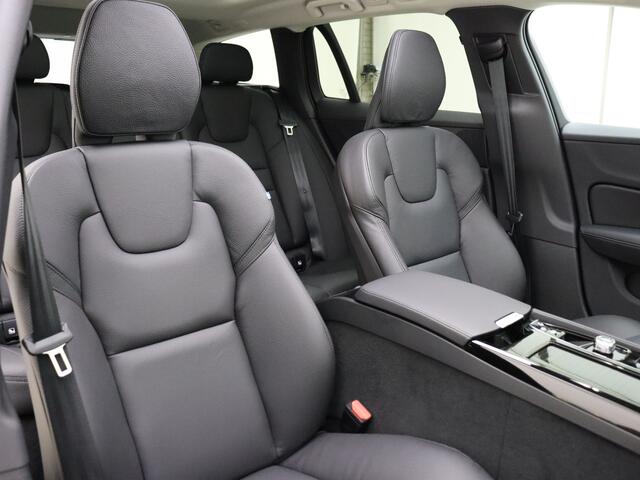 Volvo V60 T8 455pk AWD Ultra Dark / Head-Up / Panoramadak / El. Trekhaak / 19'' / FULL-LED / Harman&Kardon / Lederen Dashboard / Adapt. Cruise / BLIS / Achterb. Verwarming /