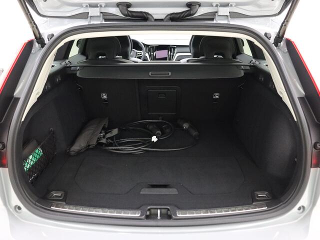 Volvo V60 T8 455pk AWD Ultra Dark / Head-Up / Panoramadak / El. Trekhaak / 19'' / FULL-LED / Harman&Kardon / Lederen Dashboard / Adapt. Cruise / BLIS / Achterb. Verwarming /