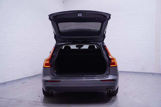 Volvo V60 2.0 D B4 Momentum Stuur- en stoelverwarming Camera PDC v+a Ledkoplampen