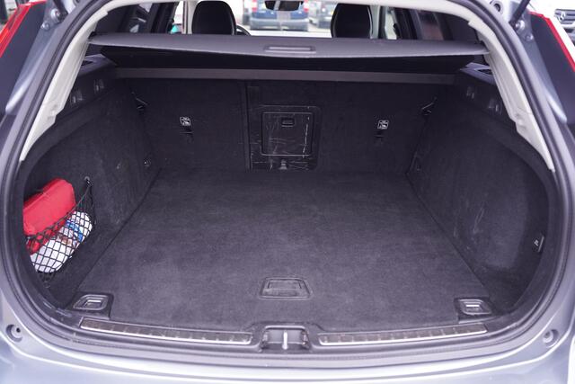 Volvo V60 2.0 D B4 Momentum Stuur- en stoelverwarming Camera PDC v+a Ledkoplampen