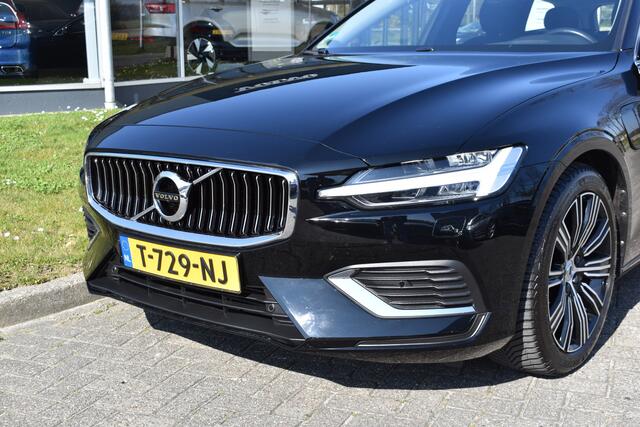 Volvo V60 T6 340 PK Recharge AWD Business Pro | Trekhaak | ACC | Blis | Camera | 18"LMV | Stoelverwarming | Stuurverwarming