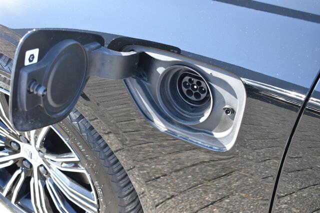 Volvo V60 T6 340 PK Recharge AWD Business Pro | Trekhaak | ACC | Blis | Camera | 18"LMV | Stoelverwarming | Stuurverwarming